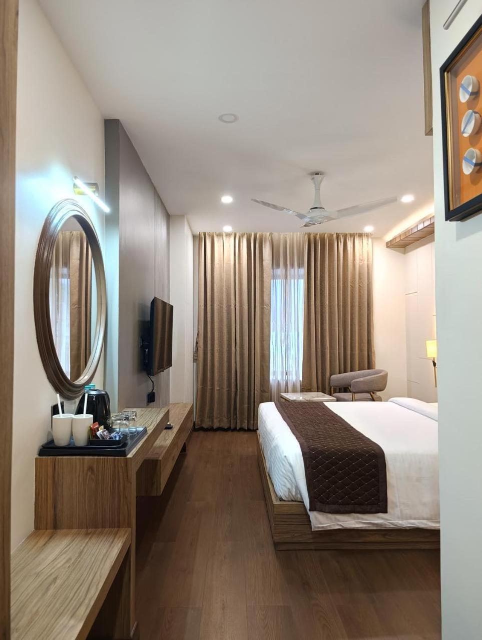 Hotel Heavens Garden Empire Guwahati Exterior foto